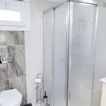 Sisi's - *
